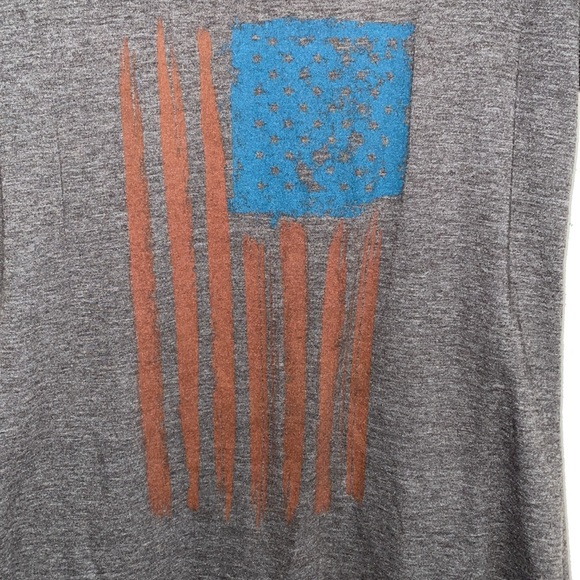 Gray V-neck T-shirt with American flag size small - Picture 3 of 4